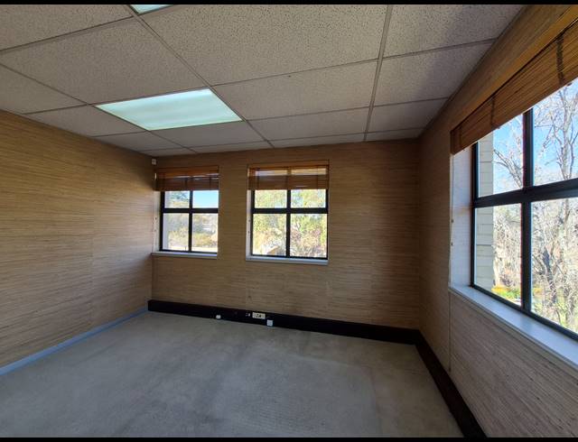 162M² OFFICE TO LET IN DUNKELD WEST